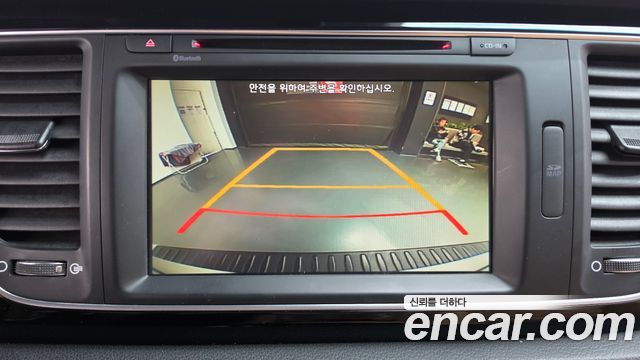 Kia Canival 2015 — photo 21