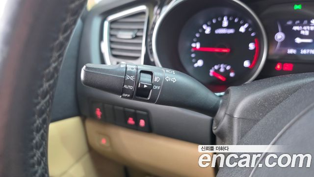 Kia Canival 2015 — photo 22