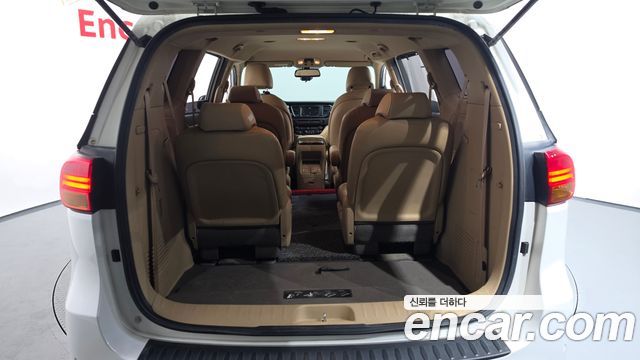 Kia Canival 2015 — photo 23