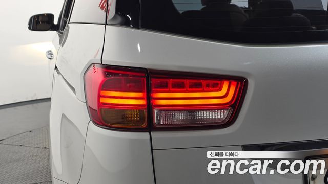 Kia Canival 2015 — photo 9