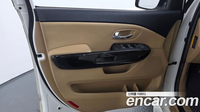 Kia Canival 2015 — photo 14
