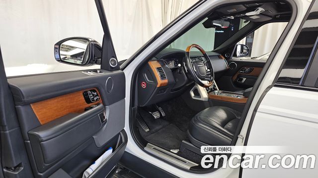 Land Rover Range Rover 2019 — photo 13