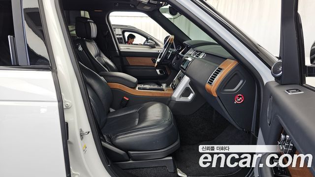 Land Rover Range Rover 2019 — photo 17