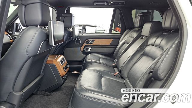 Land Rover Range Rover 2019 — photo 16