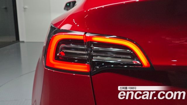 Tesla Model Y 2021 — photo 9