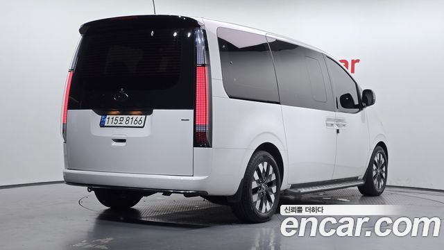Hyundai Staria 2022 — photo 2