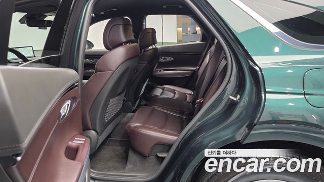 Genesis GV70 2022 — photo 17