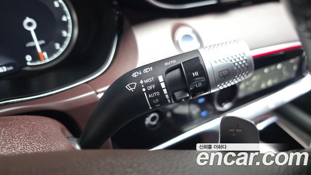 Genesis GV70 2022 — photo 29