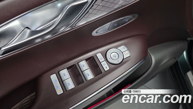Genesis GV70 2022 — photo 30