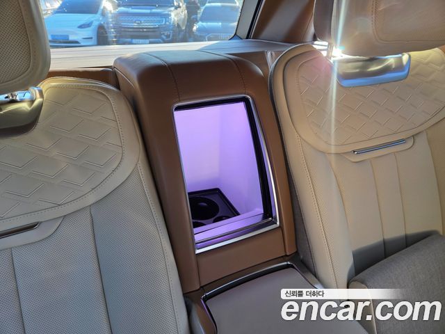 Land Rover Range Rover 2023 — photo 9
