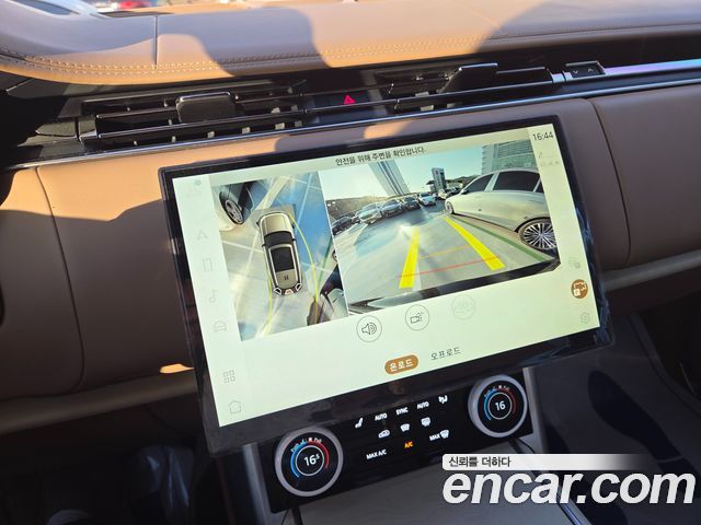 Land Rover Range Rover 2023 — photo 16