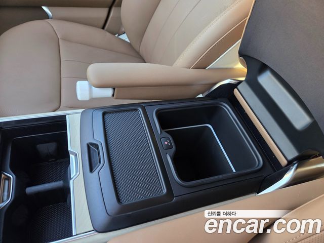 Land Rover Range Rover 2023 — photo 17