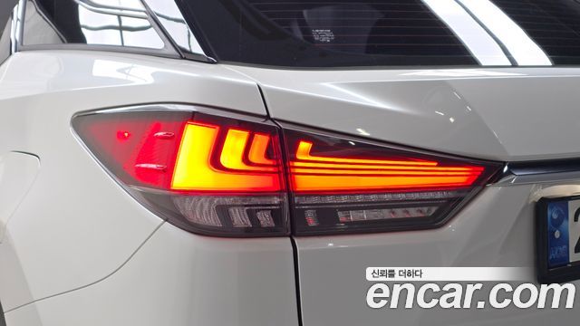 Lexus RX 2022 — photo 9