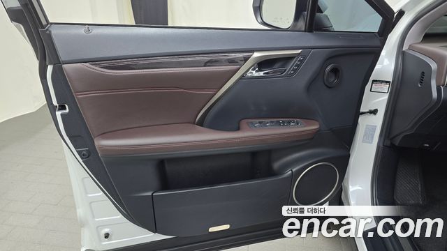 Lexus RX 2022 — photo 14