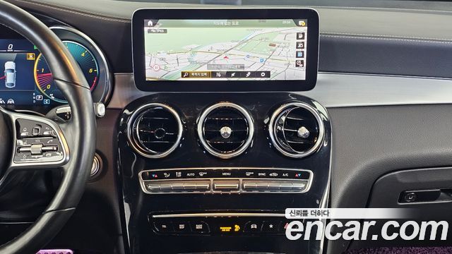 Mercedes-Benz GLC-Class 2022 — photo 14