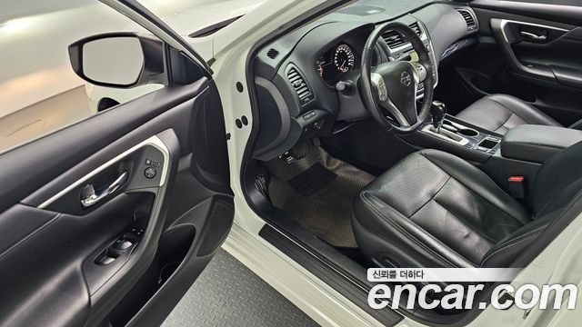 Nissan Altima 2017 — photo 13
