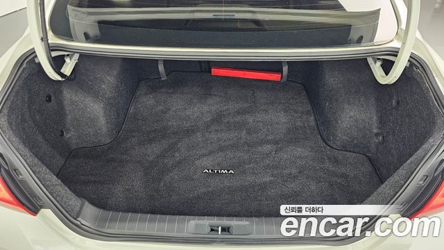 Nissan Altima 2017 — photo 24