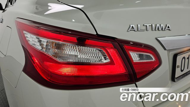 Nissan Altima 2017 — photo 9