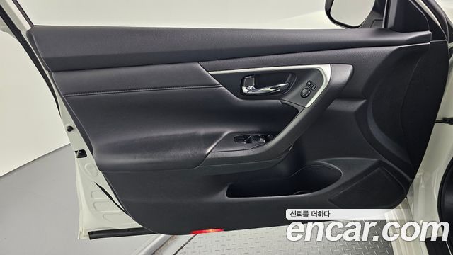 Nissan Altima 2017 — photo 14