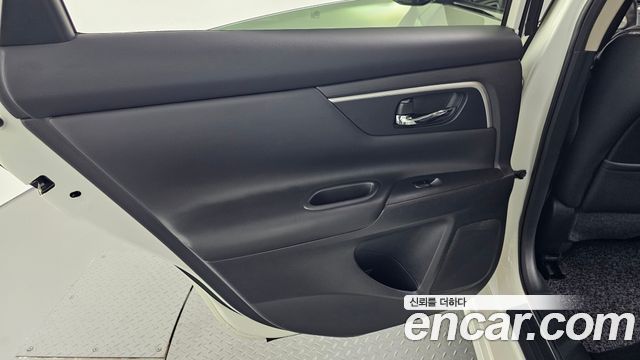 Nissan Altima 2017 — photo 15