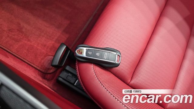 Porsche 911 2023 — photo 21