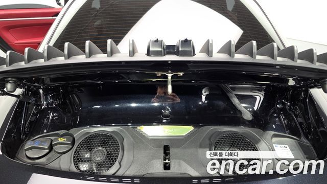 Porsche 911 2023 — photo 25