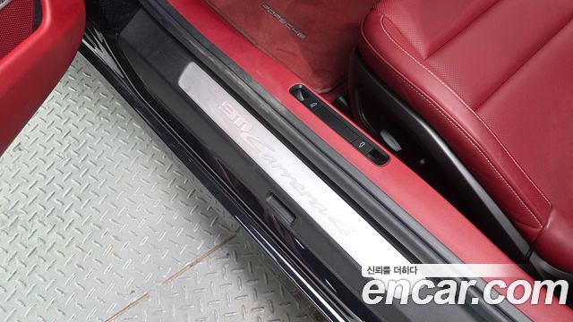 Porsche 911 2023 — photo 27