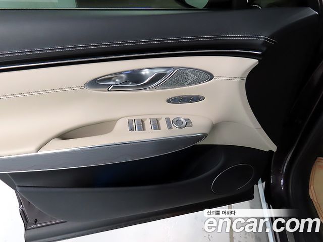 Genesis GV70 2022 — photo 13