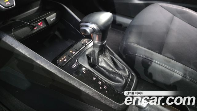 Kia Stonic 2018 — photo 12