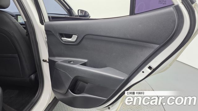 Kia Stonic 2018 — photo 15