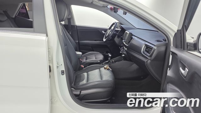 Kia Stonic 2018 — photo 16