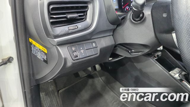 Kia Stonic 2018 — photo 28