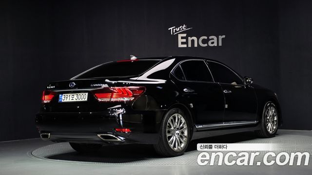 Lexus LS 2015 — photo 2