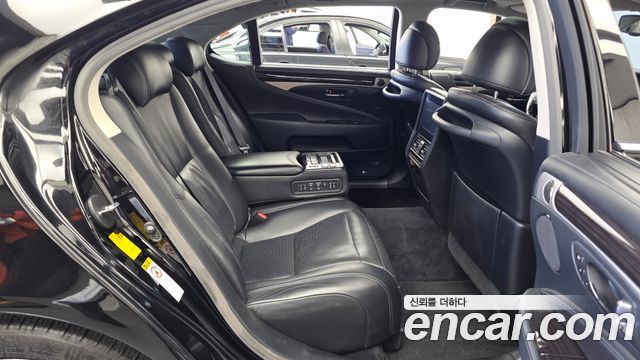 Lexus LS 2015 — photo 12