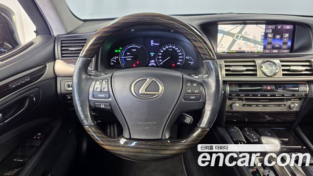 Lexus LS 2015 — photo 13
