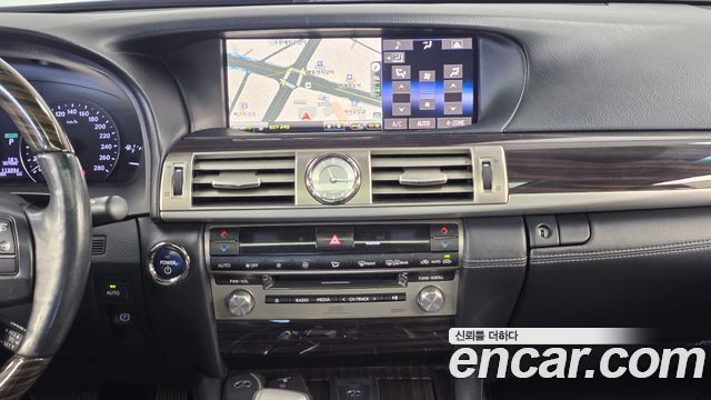 Lexus LS 2015 — photo 14