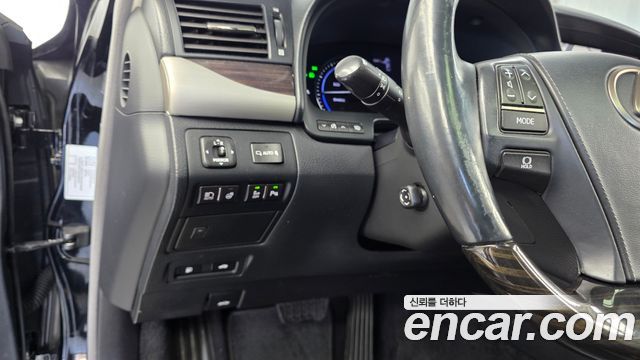 Lexus LS 2015 — photo 16