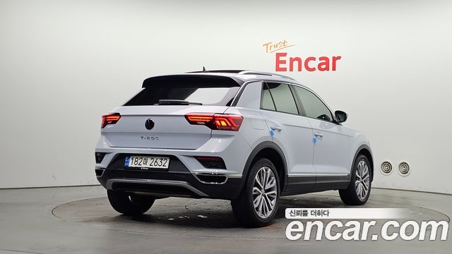 Volkswagen T-Roc 2021 — photo 2
