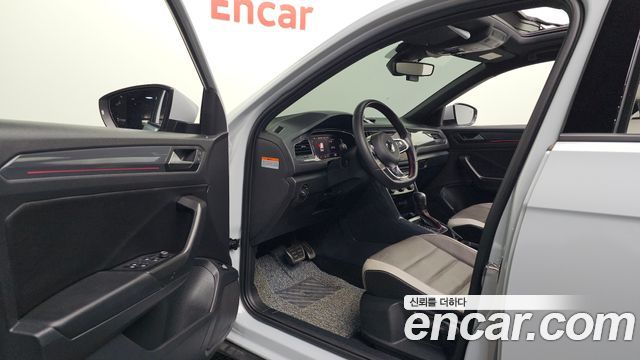 Volkswagen T-Roc 2021 — photo 10