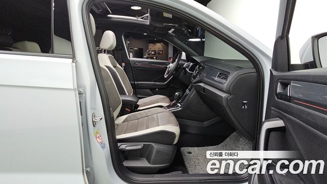 Volkswagen T-Roc 2021 — photo 12