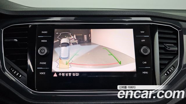 Volkswagen T-Roc 2021 — photo 17