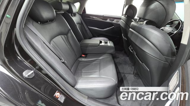 Genesis G80 2018 — photo 18