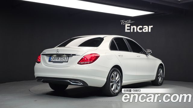 Mercedes-Benz C-Class 2018 — photo 2