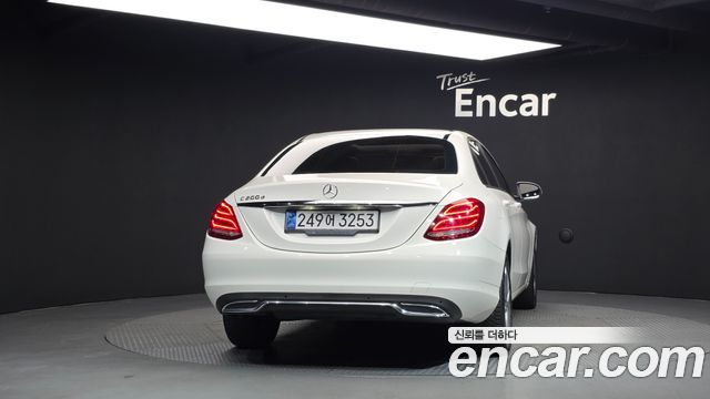 Mercedes-Benz C-Class 2018 — photo 4