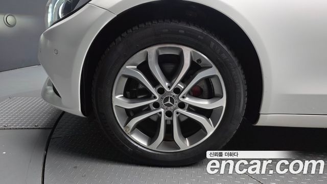 Mercedes-Benz C-Class 2018 — photo 5