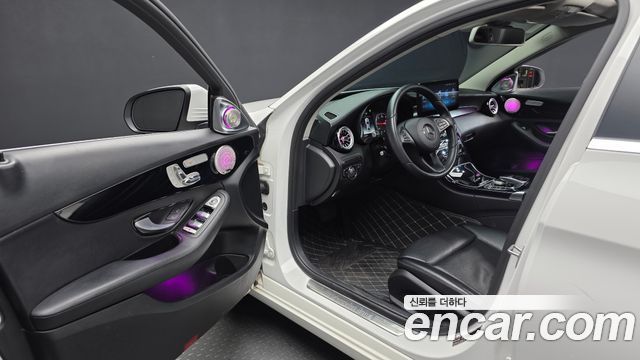 Mercedes-Benz C-Class 2018 — photo 10