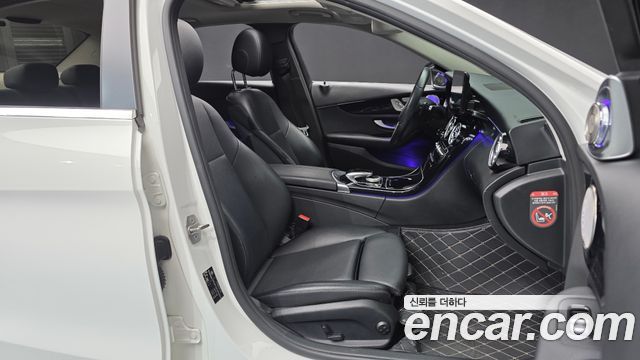 Mercedes-Benz C-Class 2018 — photo 11