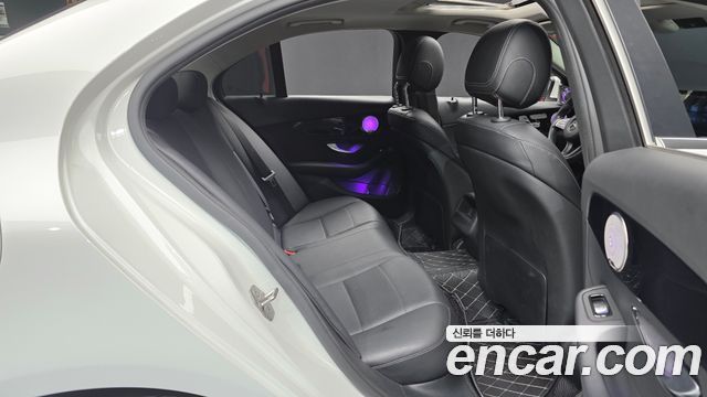 Mercedes-Benz C-Class 2018 — photo 12