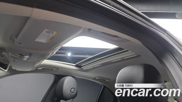 Mercedes-Benz C-Class 2018 — photo 16