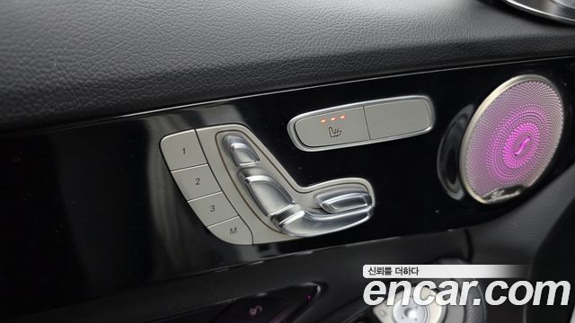 Mercedes-Benz C-Class 2018 — photo 18